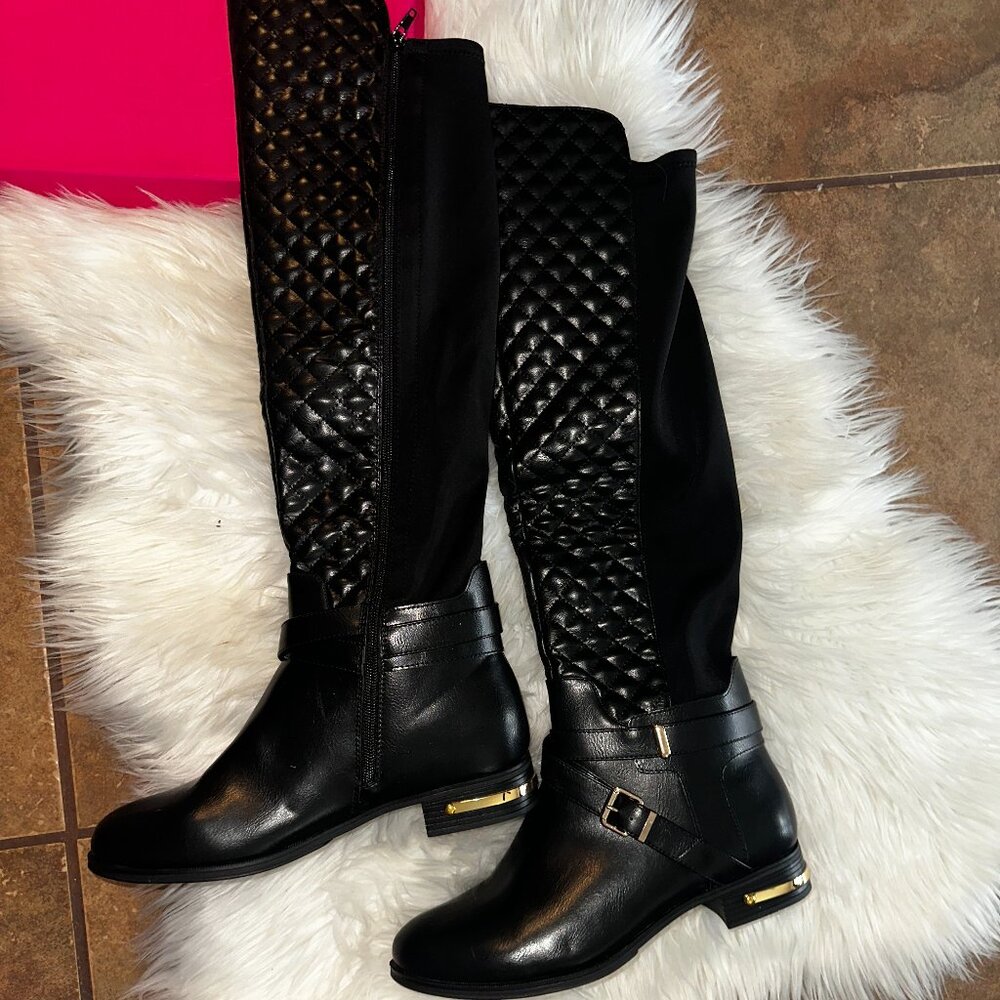 Shoedazzle Annabeth Quilted flat boots size 11